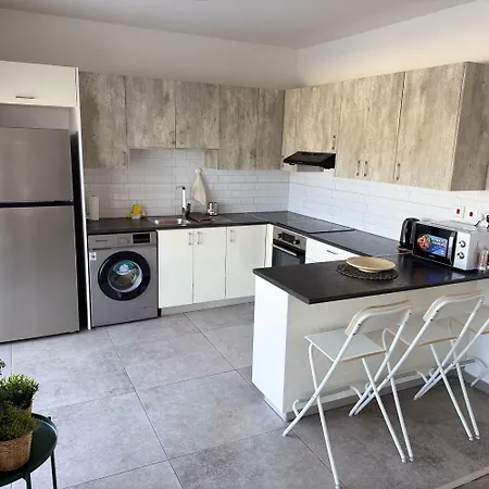 דירה Luxurious Penthouse In Center 300m From The *