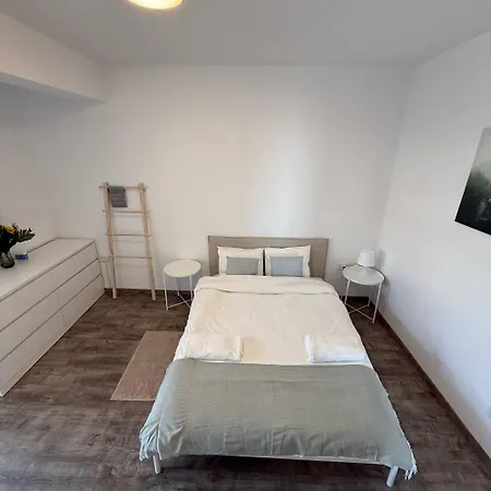 דירה Luxurious Penthouse In Center 300m From The *