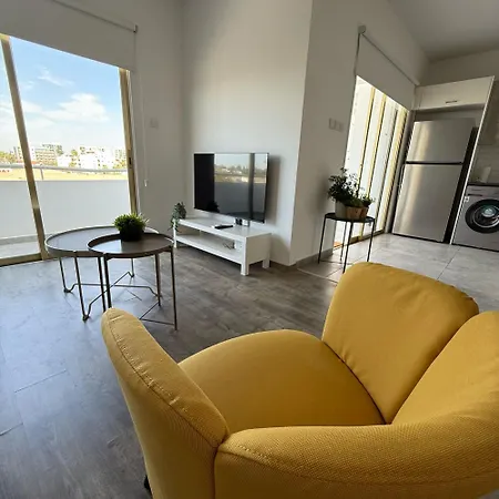 דירה Luxurious Penthouse In Center 300m From The *