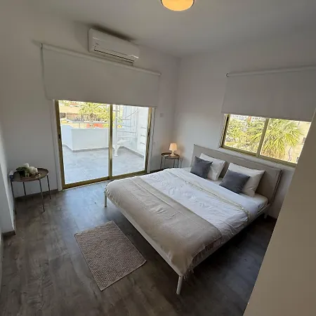 דירה Luxurious Penthouse In Center 300m From The