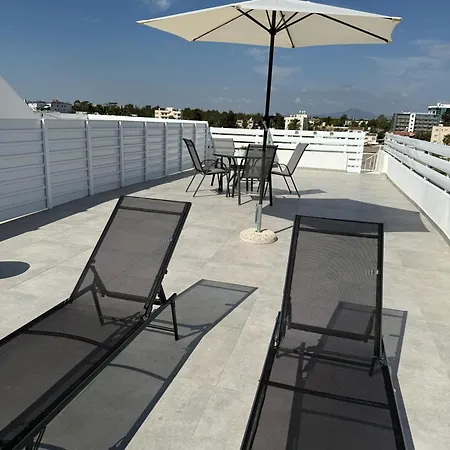 Luxurious Penthouse In Center 300m From The לרנקה