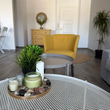 Luxurious Penthouse In Center 300m From The דירה