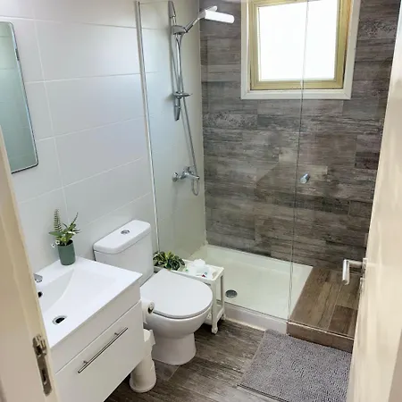 Luxurious Penthouse In Center 300m From The דירה לרנקה