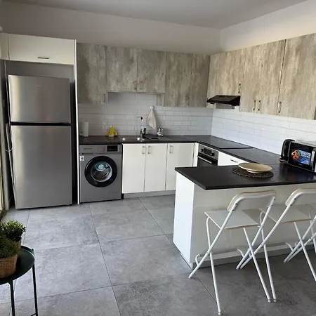 Luxurious Penthouse In Center 300m From The דירה *