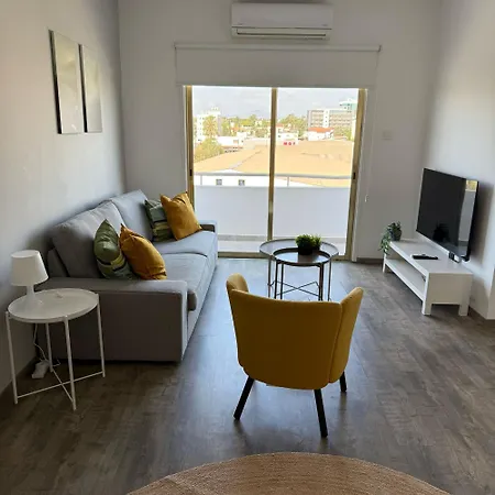 Luxurious Penthouse In Center 300m From The דירה לרנקה