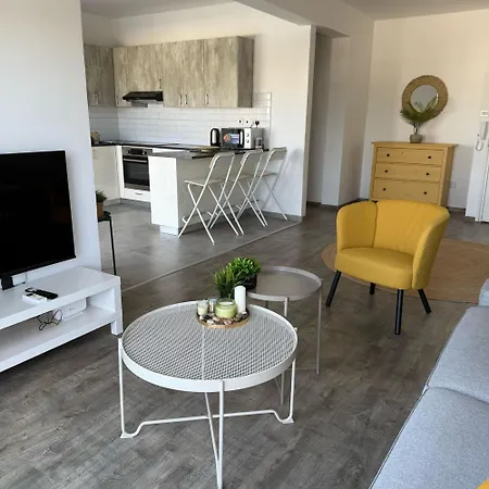 דירה Luxurious Penthouse In Center 300m From The