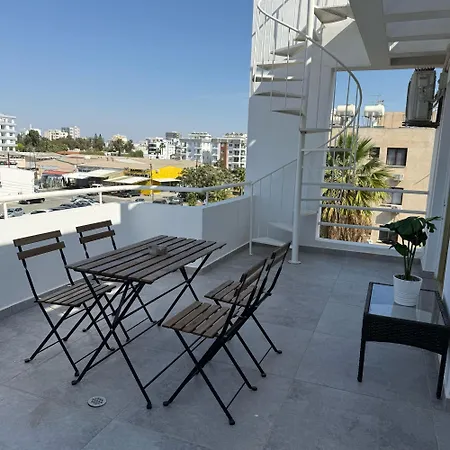 דירה Luxurious Penthouse In Center 300m From The *