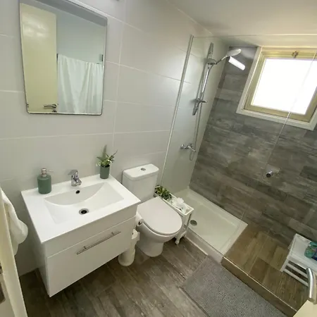 Luxurious Penthouse In Center 300m From The דירה לרנקה
