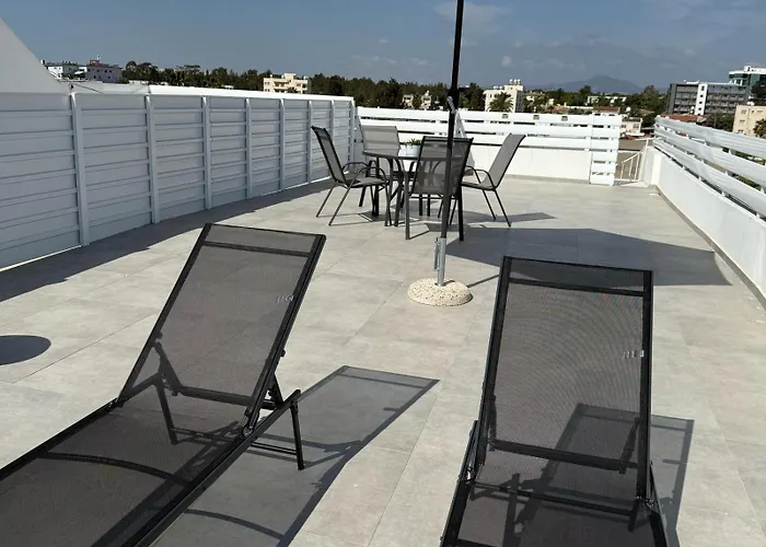 Luxurious Penthouse In Center 300m From The ラルナカ