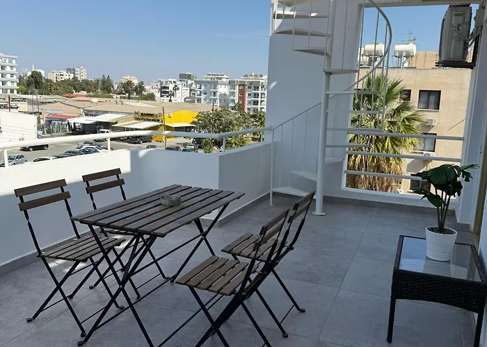 アパート Luxurious Penthouse In Center 300m From The *