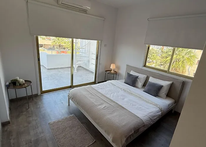 Apartmán Luxurious Penthouse In Center 300m From The