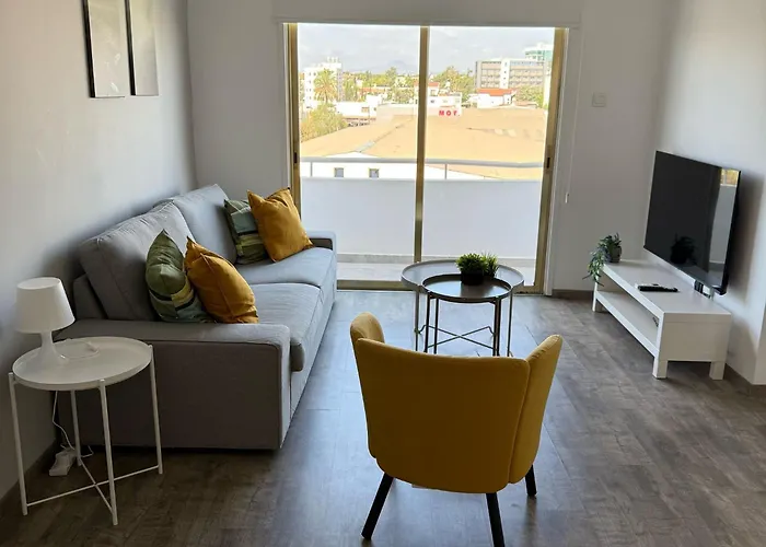 Luxurious Penthouse In Center 300m From The Apartmán Larnaca