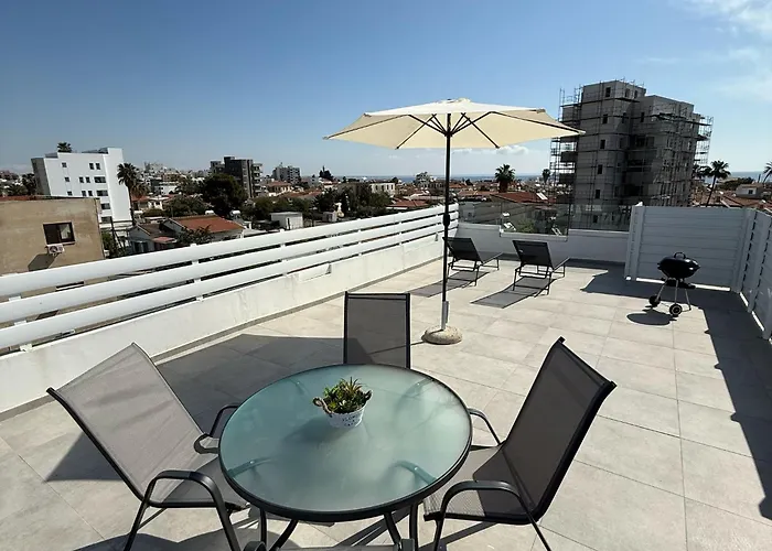 Luxurious Penthouse In Center 300m From The Larnaca